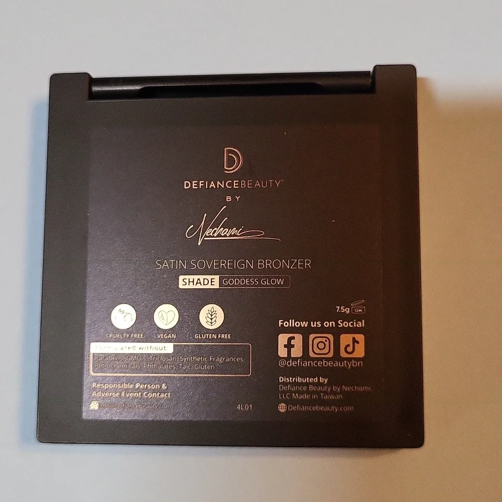 Defiance Beauty by Nechami Satin Sovereign Bronzer: Goddess Glow, 7.5g, NIB